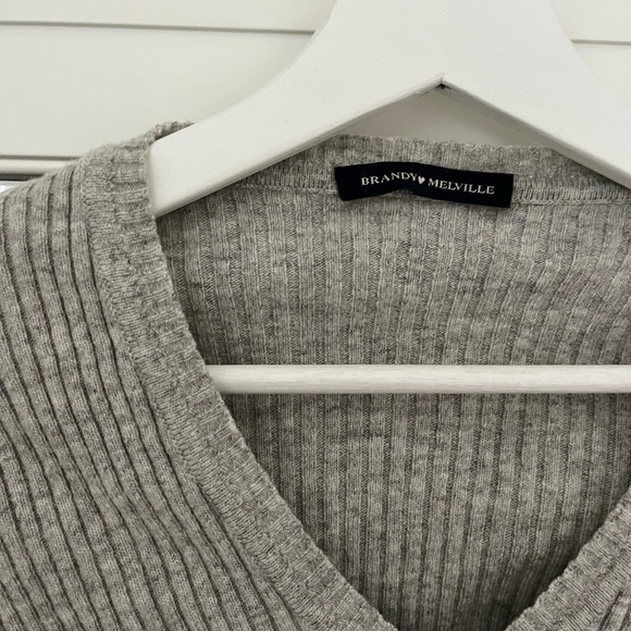 Brandy Melville crop sweater - Picture 3 of 4